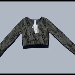 Long sleeve cropped workout top from Fabletics!